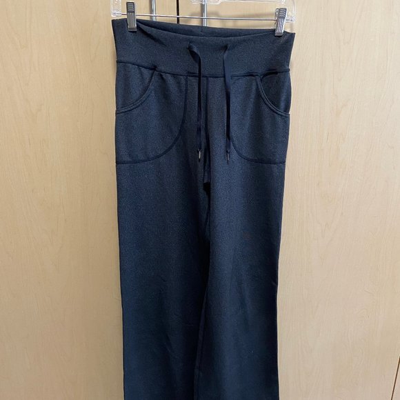 LULULEMON YOGA PANTS! Like New! Super Soft! Size 2. Relaxed Fit.  Charcoal gray! - Picture 1 of 3